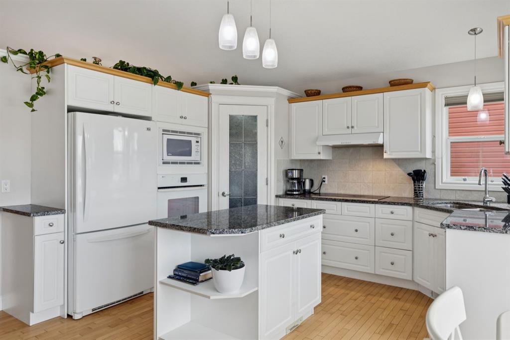 657 Woodside Court NW