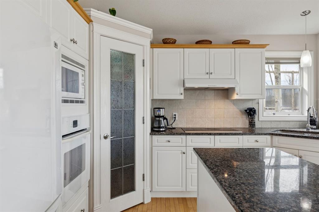 657 Woodside Court NW