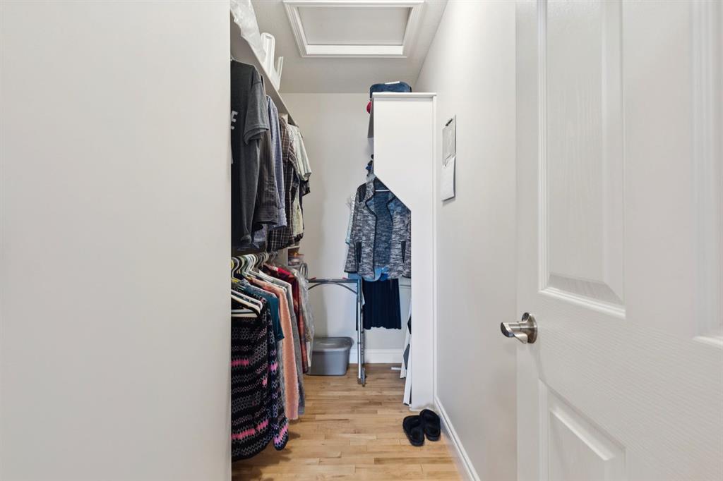 657 Woodside Court NW