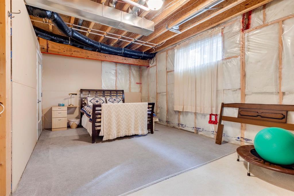 657 Woodside Court NW