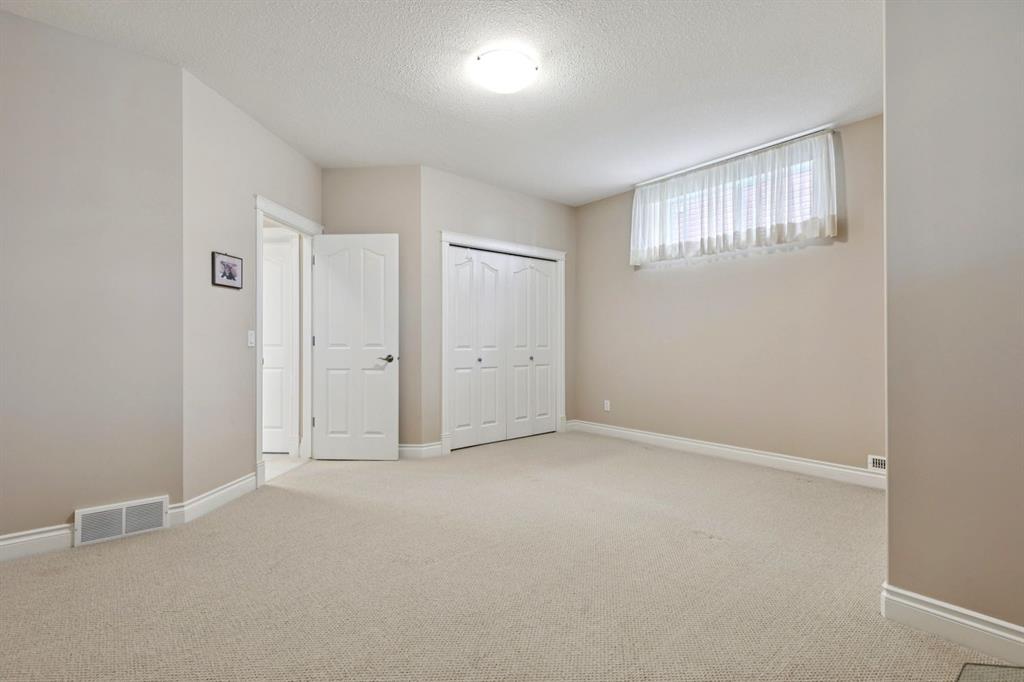 657 Woodside Court NW