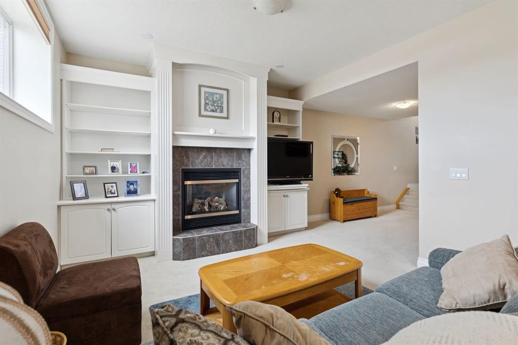 657 Woodside Court NW