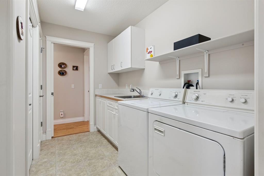 657 Woodside Court NW