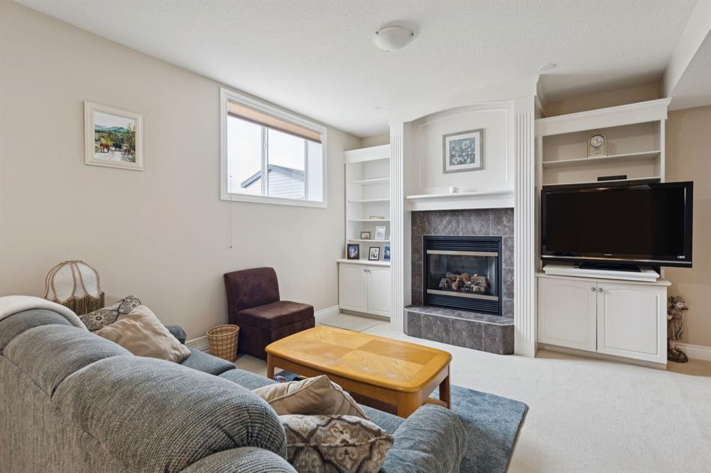 657 Woodside Court NW