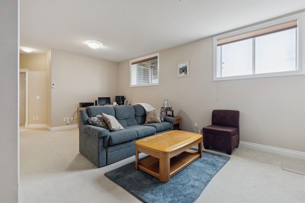 657 Woodside Court NW