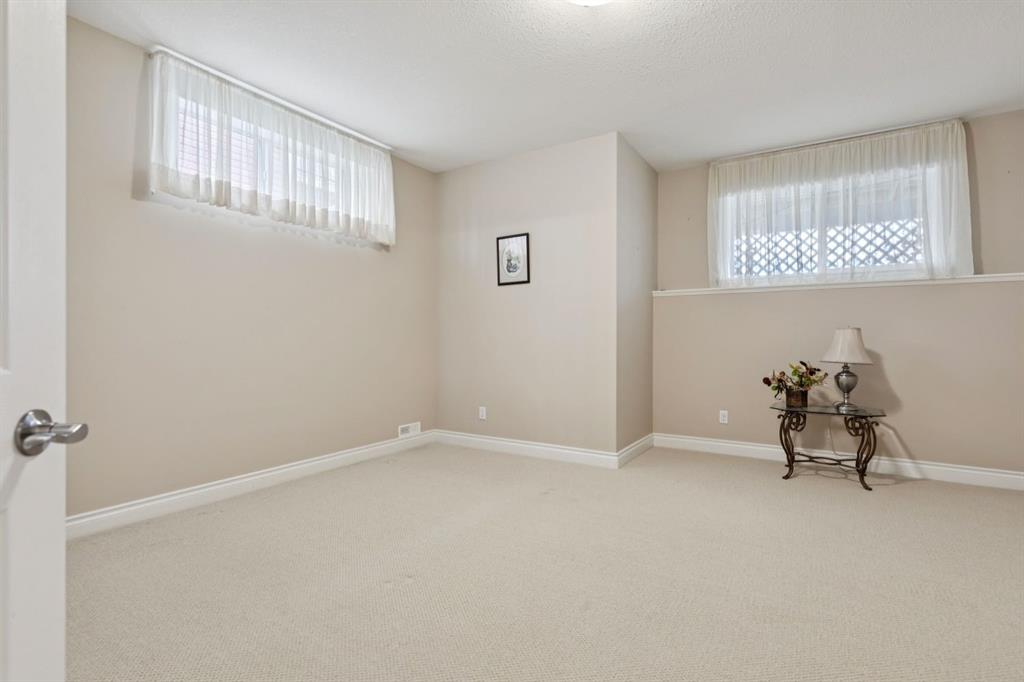 657 Woodside Court NW