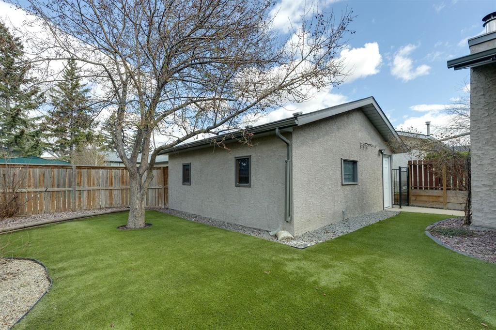 145 Alpine Crescent SE
