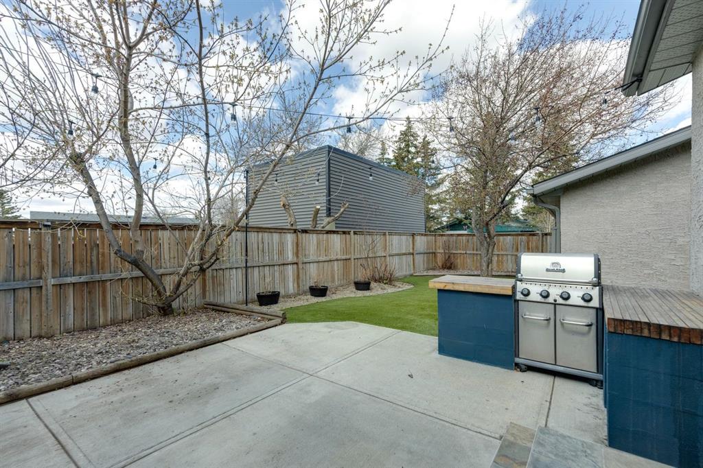 145 Alpine Crescent SE