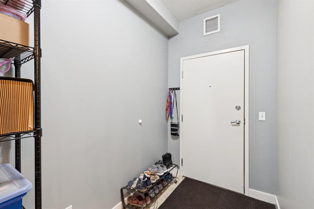 132 1 Avenue NW Unit: 406