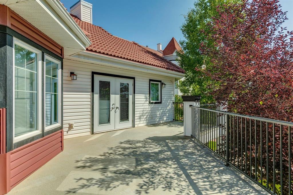 20 Royal Oak Plaza NW Unit: 210