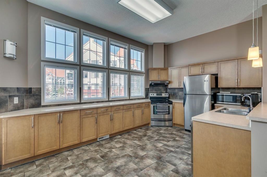 20 Royal Oak Plaza NW Unit: 210