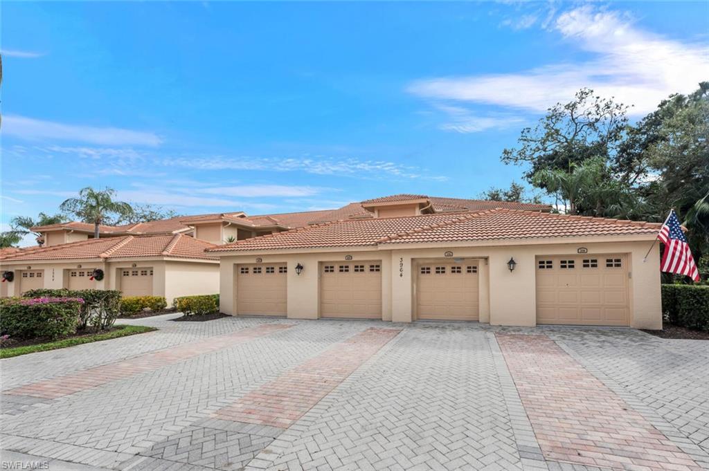 3964 Bishopwood CT E # 106 Unit: 1-106