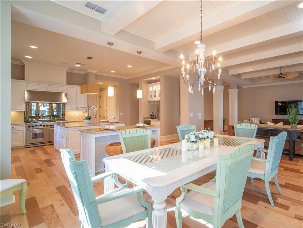 725 W Lake DR