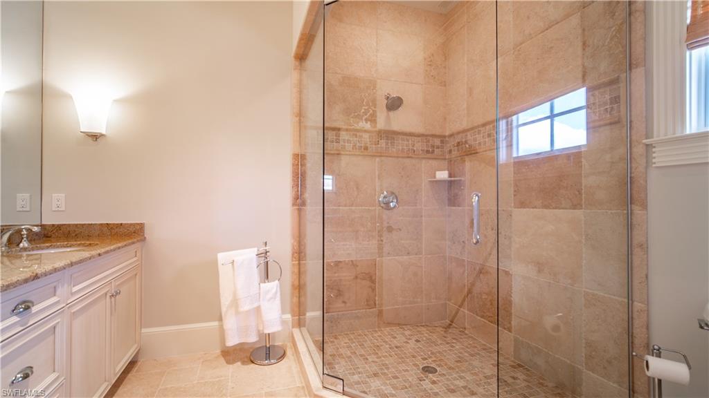 725 W Lake DR
