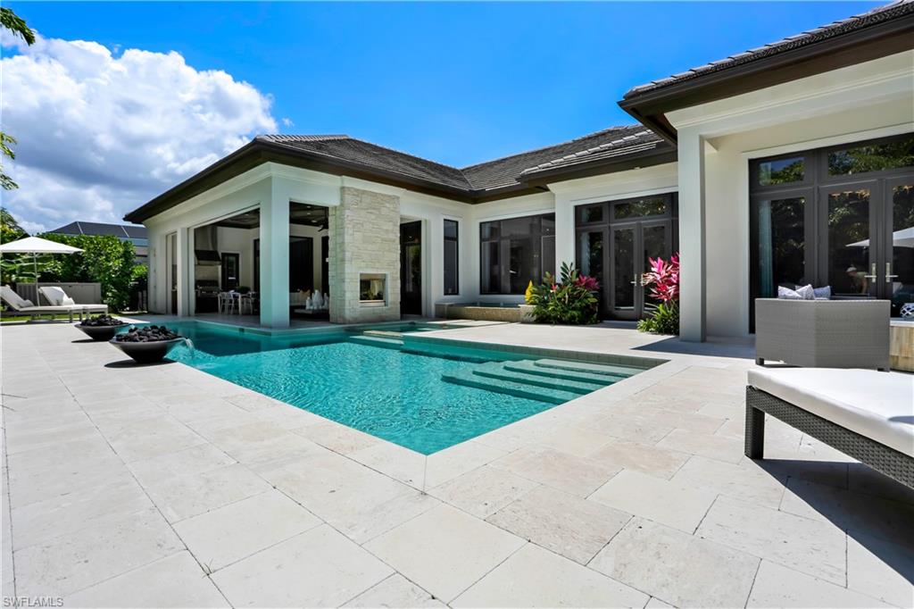 595 Regatta RD