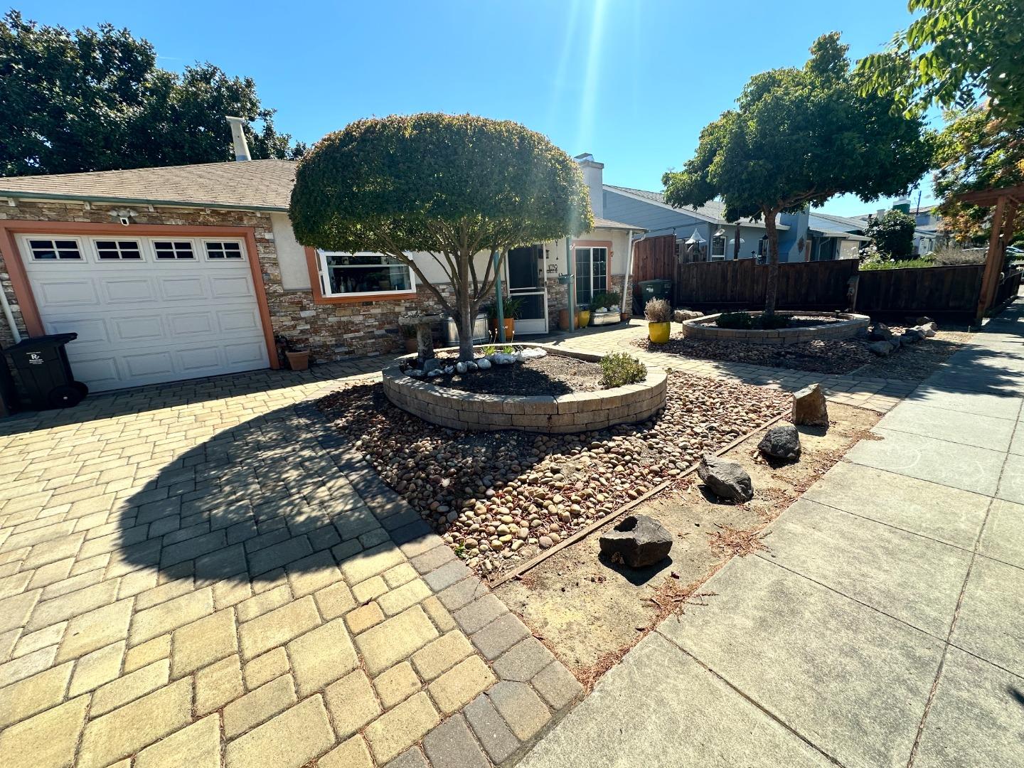 1039 Inverness DR