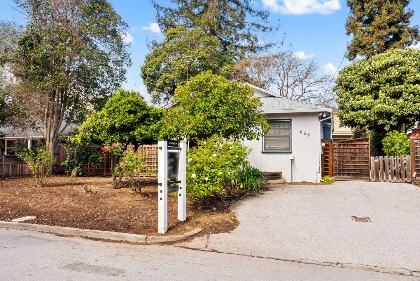 636 Cambridge AVE