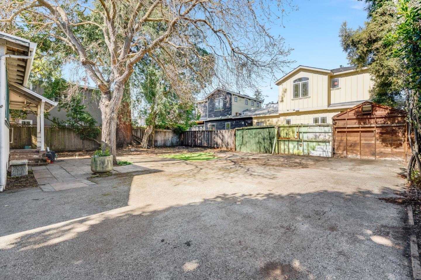 636 Cambridge AVE