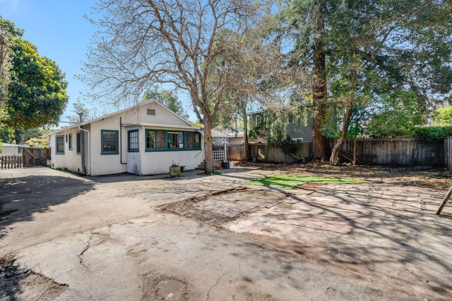 636 Cambridge AVE
