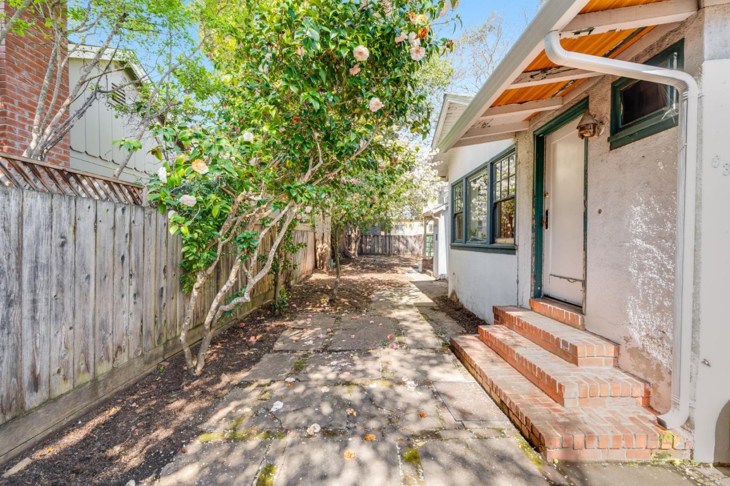 636 Cambridge AVE