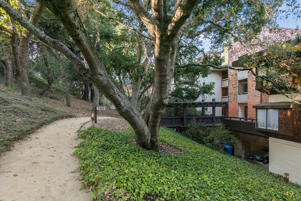 1202 Sharon Park DR