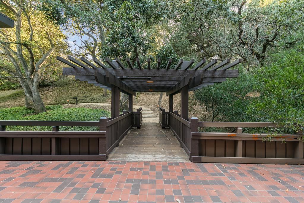 1202 Sharon Park DR