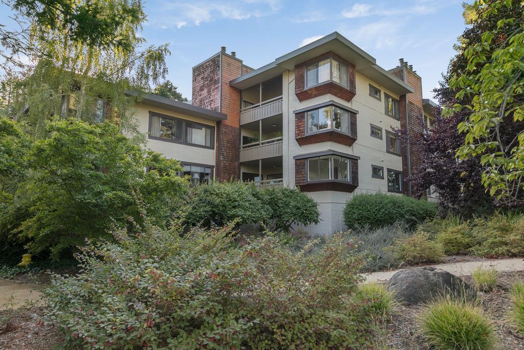 1202 Sharon Park DR