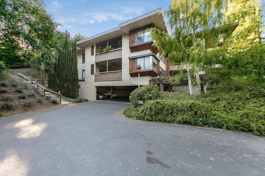 1202 Sharon Park DR