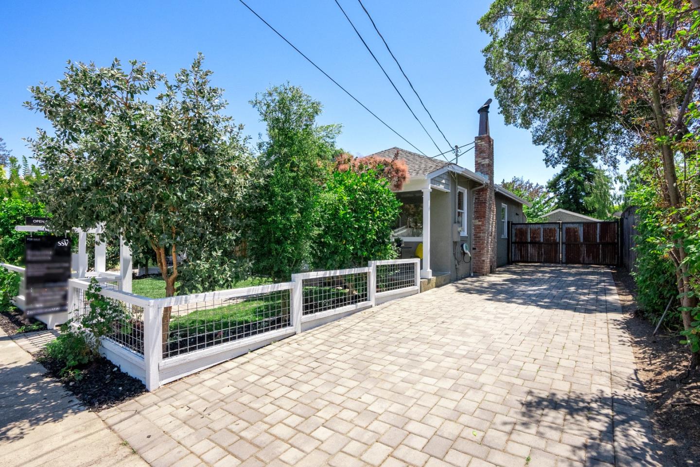 2653 Brewster Avenue