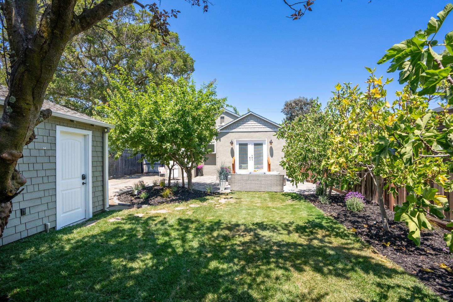 2653 Brewster Avenue