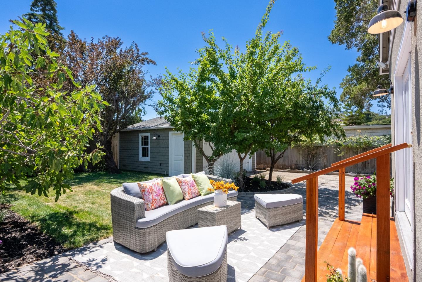 2653 Brewster Avenue