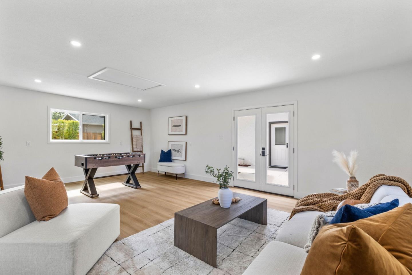 19522 Via Real Drive