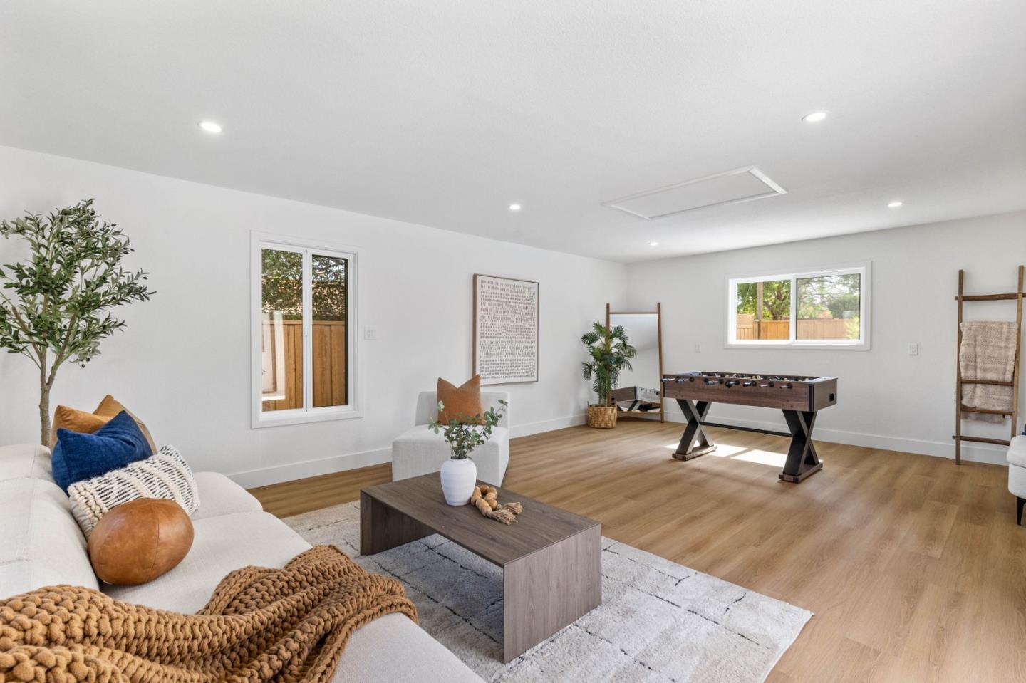 19522 Via Real Drive