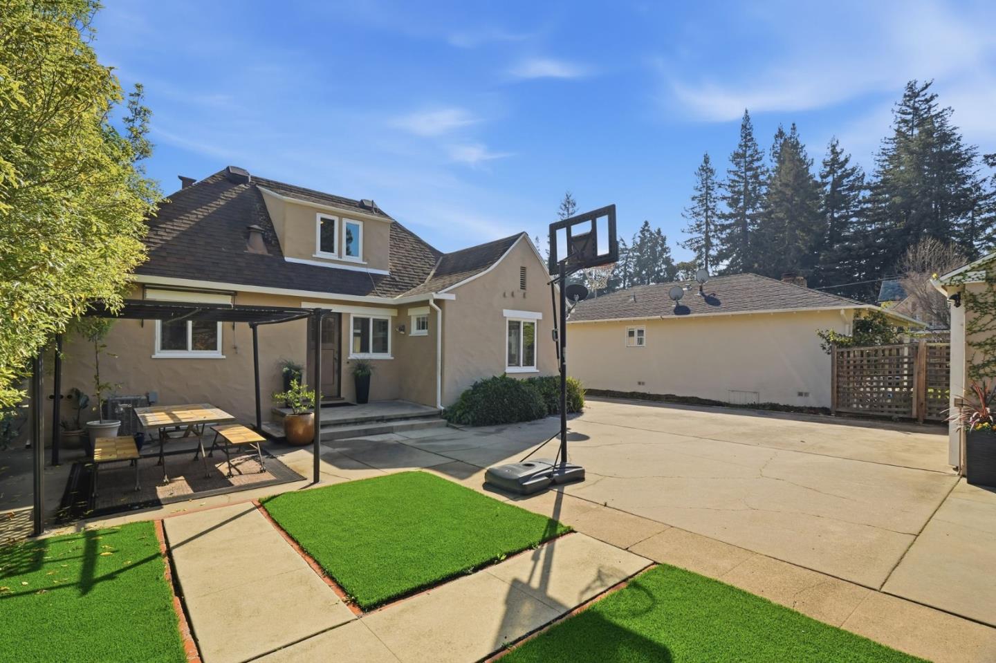 958 Millie Avenue