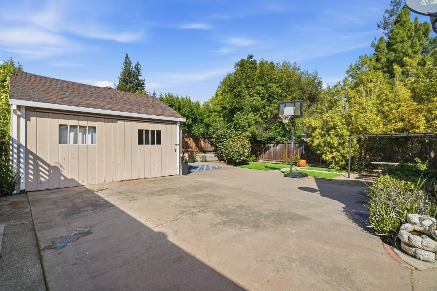 958 Millie Avenue