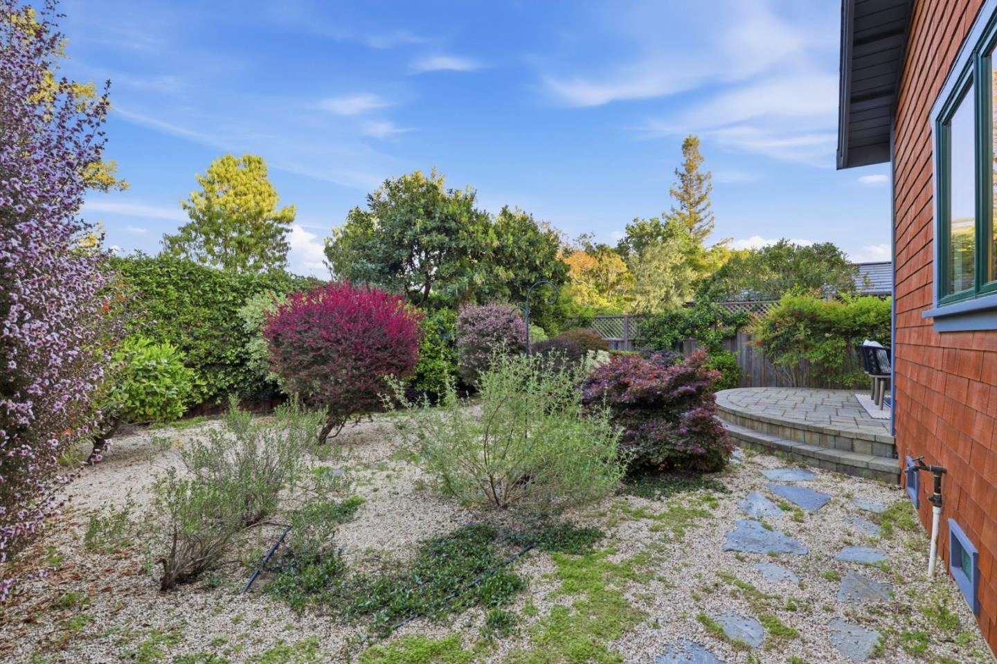 2067 Santa Cruz Avenue