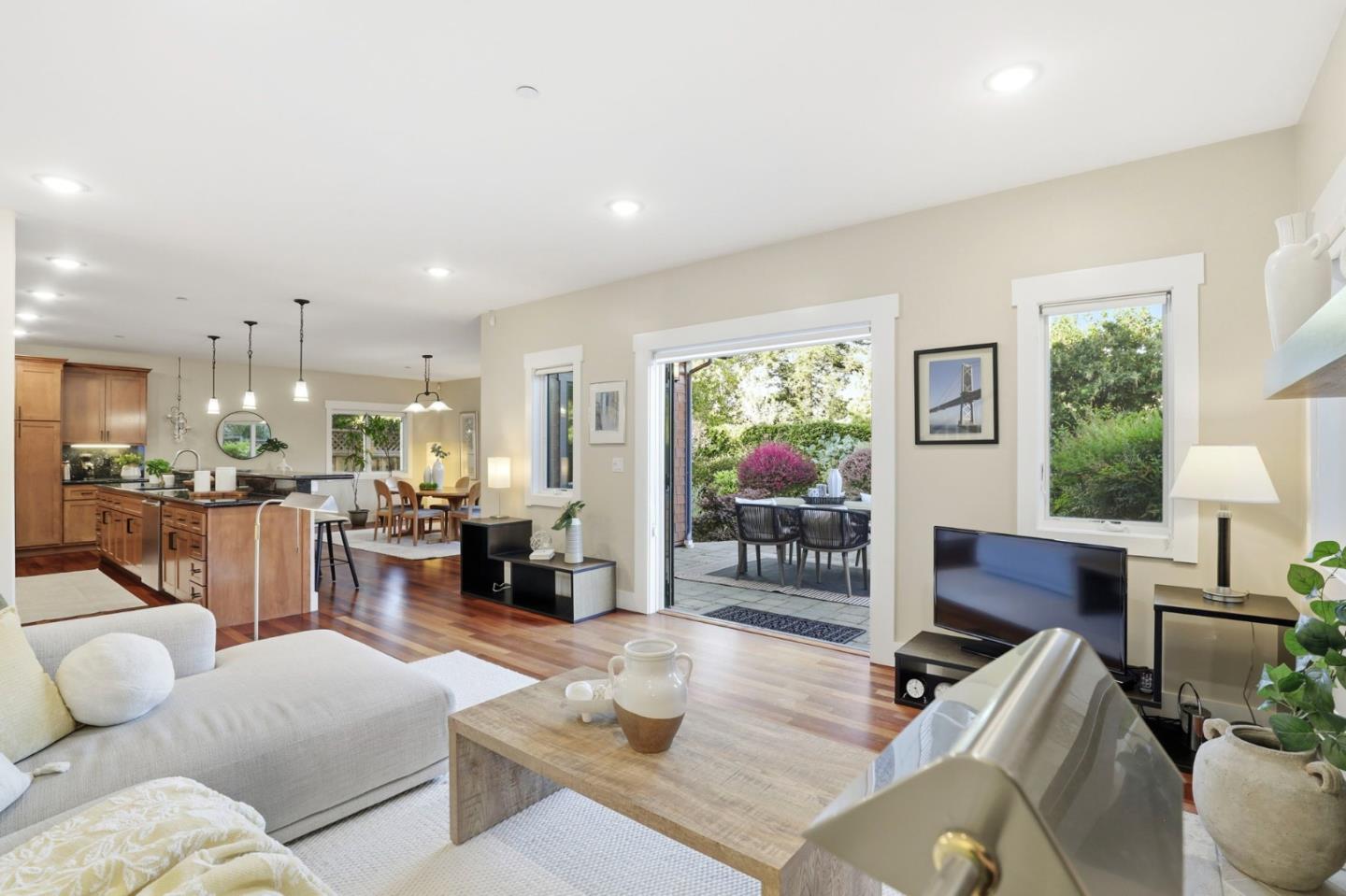 2067 Santa Cruz Avenue