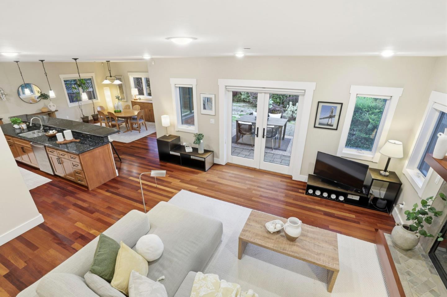 2067 Santa Cruz Avenue