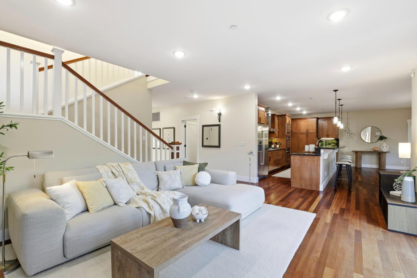 2067 Santa Cruz Avenue