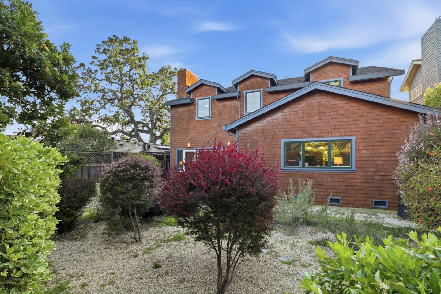 2067 Santa Cruz Avenue