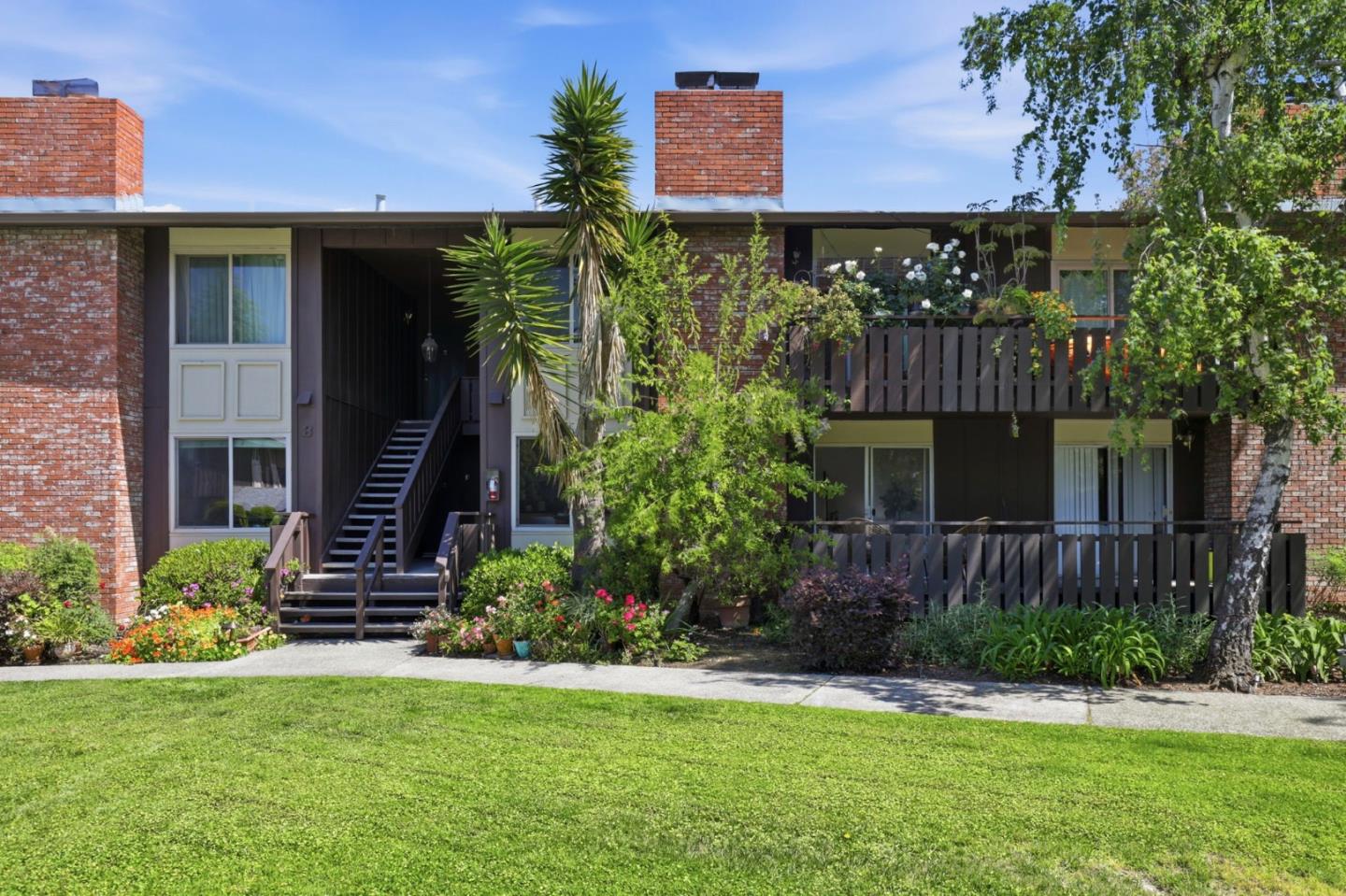 100 East Middlefield Road 3B