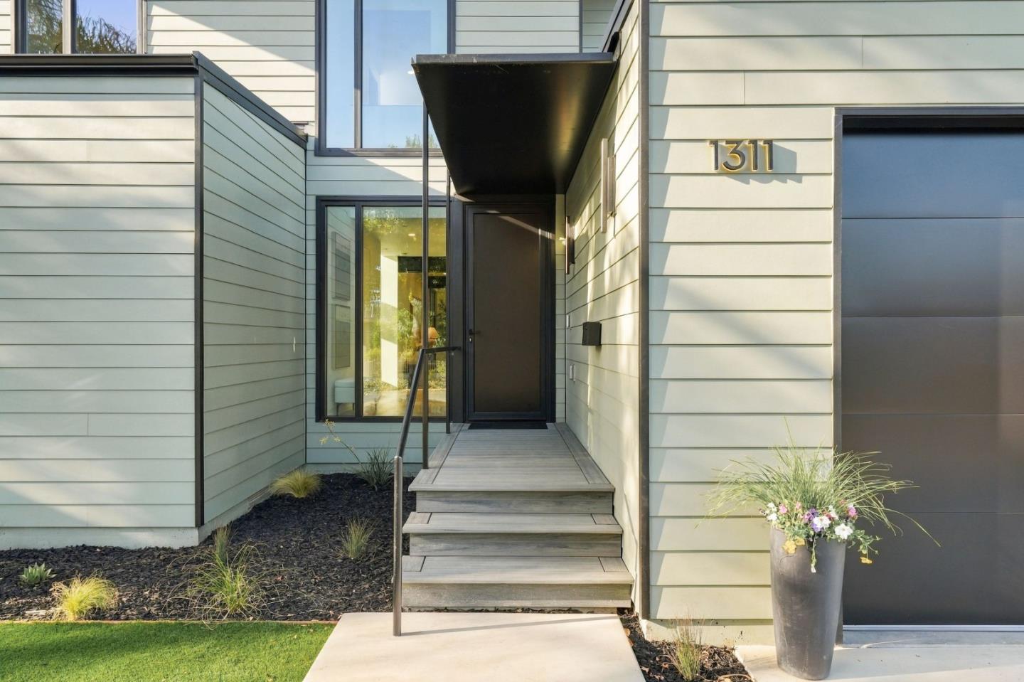 1311 Kipling CT