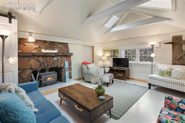 135 Daniwood Grove