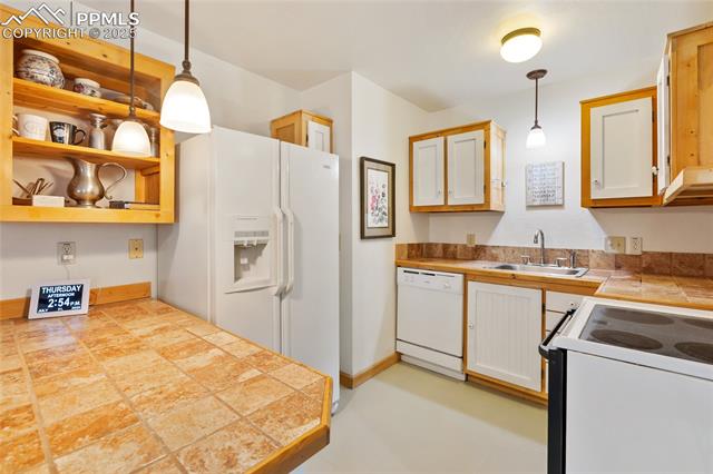 135 Daniwood Grove