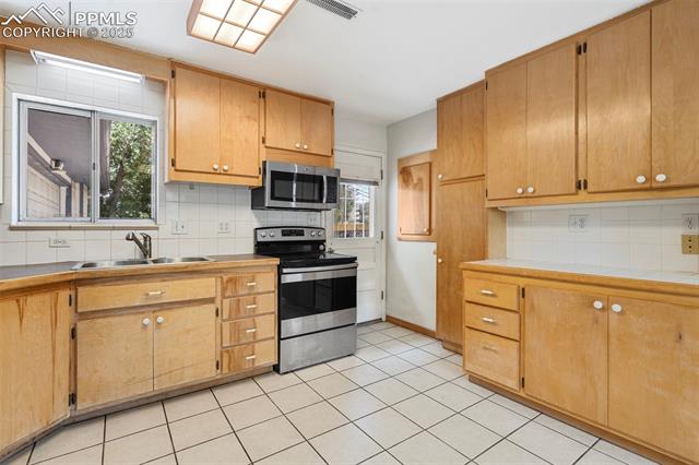 915 Skyway Boulevard