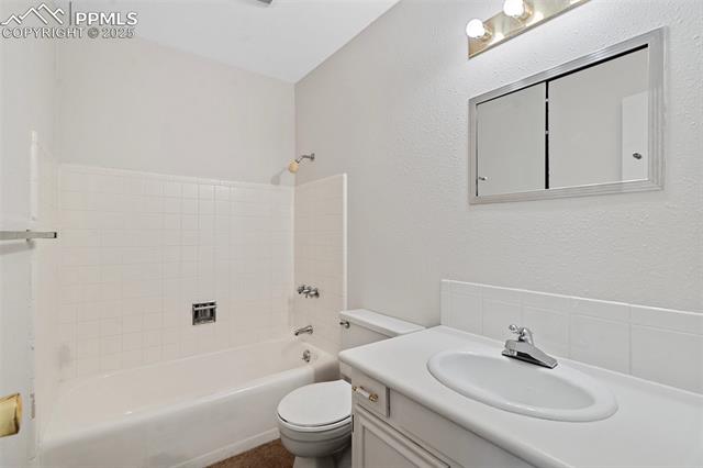 915 Skyway Boulevard