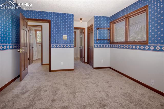3512 W David Lane