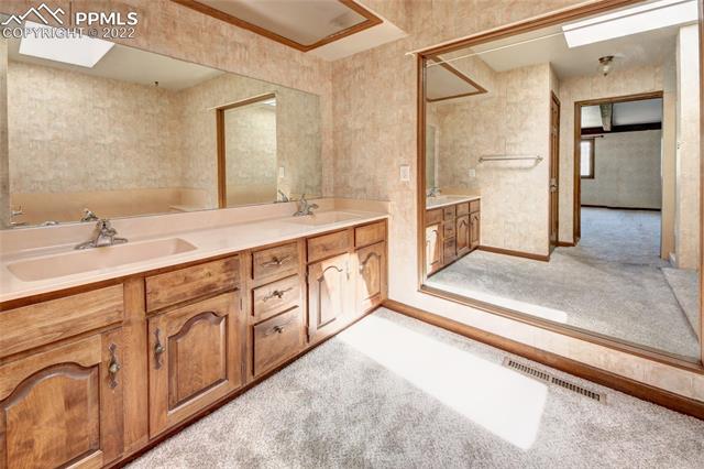 3512 W David Lane