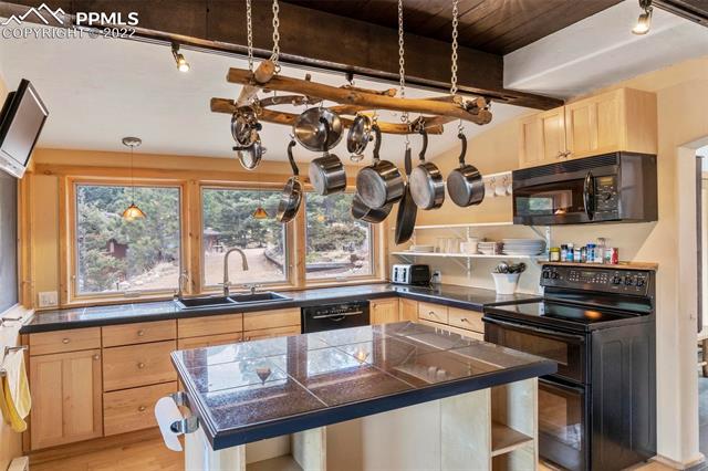6235 Derby Rock Loop
