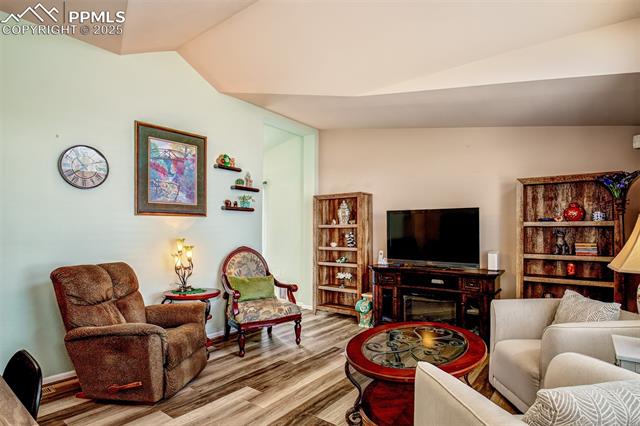 4661 Gray Fox Heights